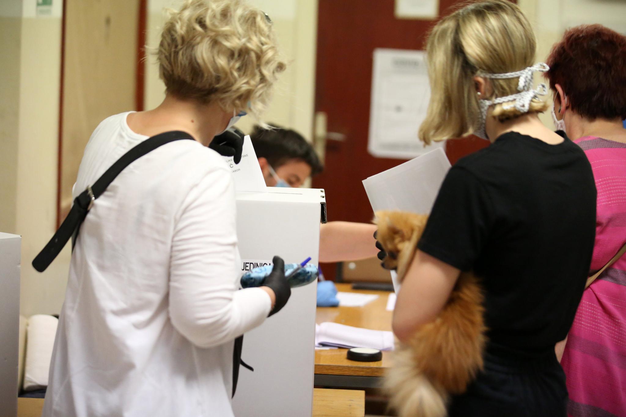 央视|克罗地亚新冠肺炎新增2378例 累计确诊超4万例