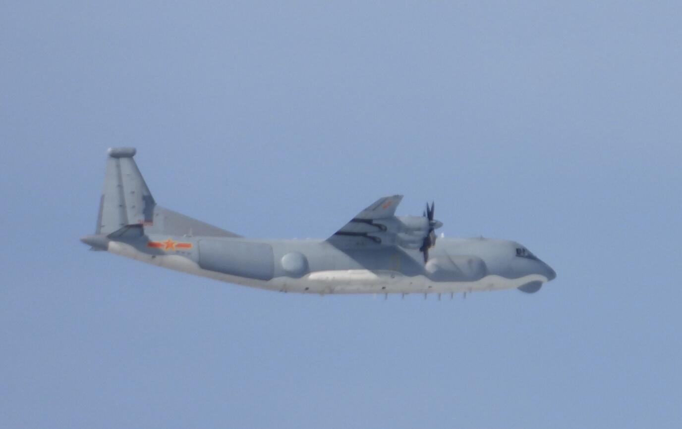 台军解放军一架运9通讯对抗机进入台湾西南空域