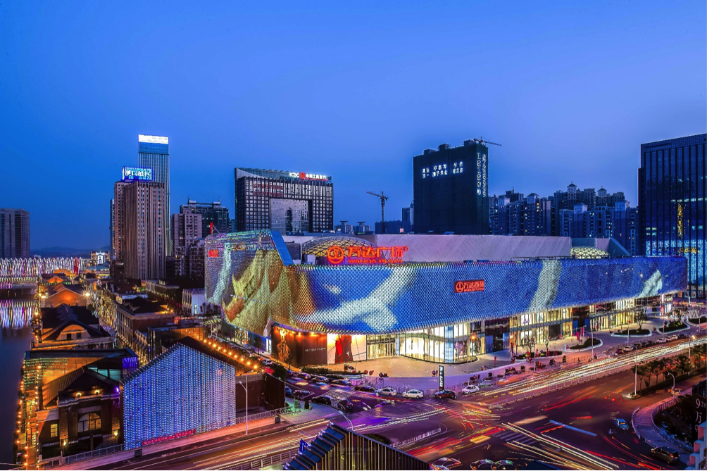 而转型以后,新建万达广场,万达只负责万达广场的设计,建造,招商,营运