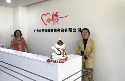 情一联合创始人邓家玉(左)和张玮玮(右)