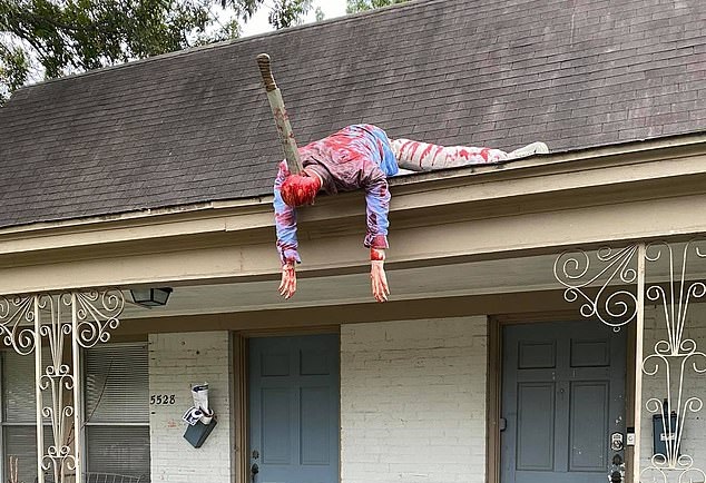 美国艺术家创作万圣节血腥犯罪现场引邻居多次报警