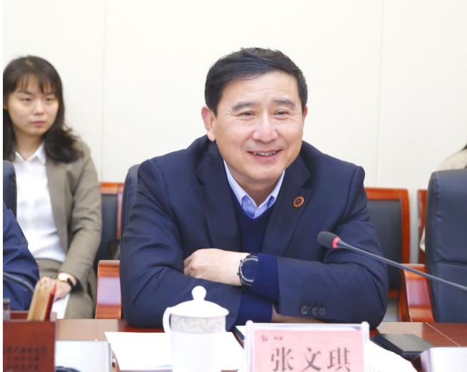 陕西建工总经理,党委副书记张文琪对隆基泰和董事长魏少军一行表示