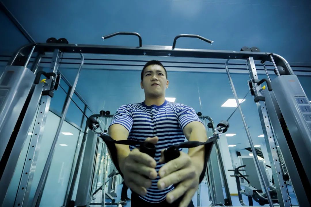 水兵们的健身房不允许!