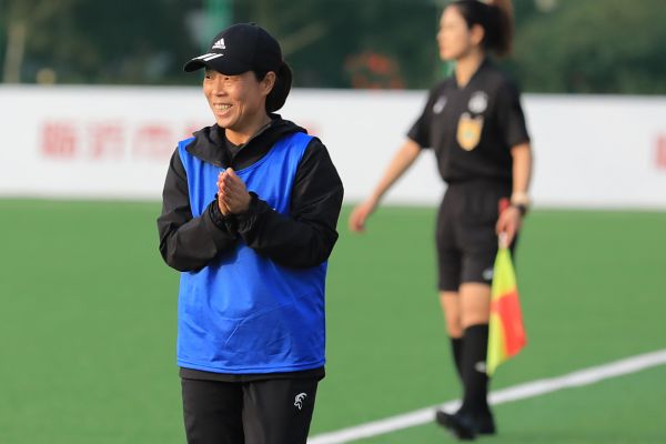 特写| 女帅王占江和她的"小小玫瑰"们