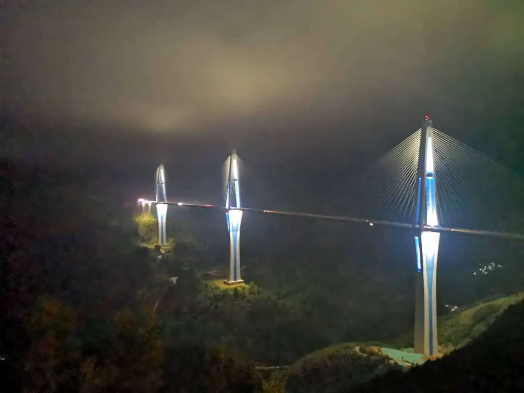 "天空之桥"夜景