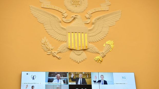 图:2020年7月29日,在美国众议院司法小组委员会听证会上,Facebook、亚马逊、Alphabet以及苹果等四大科技公司首席执行官宣誓作证