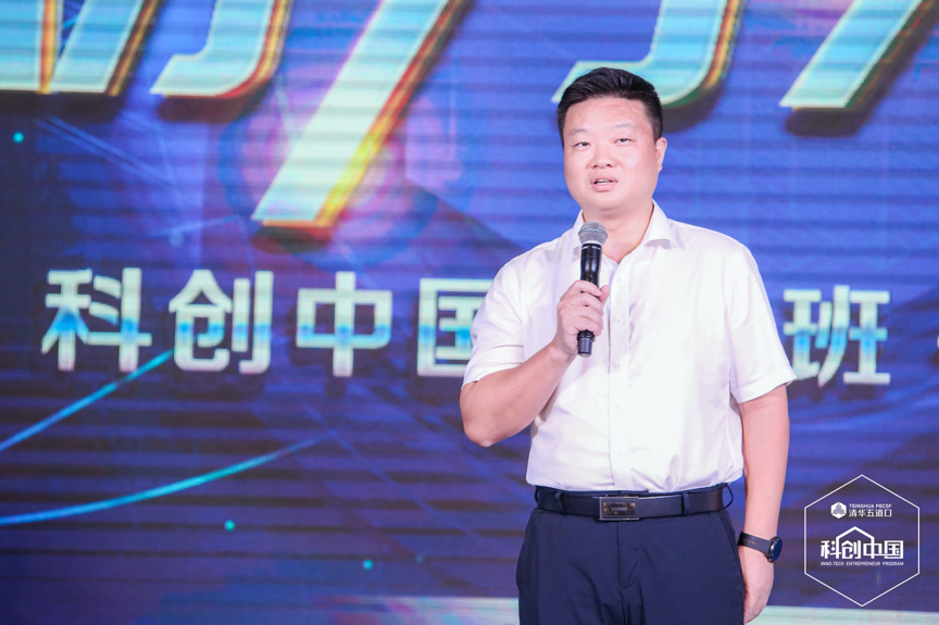 三亚市政府党组成员,副市长吴海峰,受海南省委常委,三亚市委书记童道