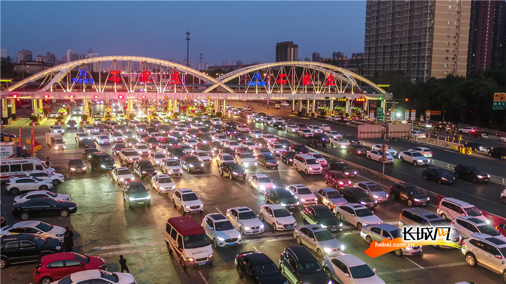 【高清组图】假期最后一天 石家庄裕华高速口一点也不堵