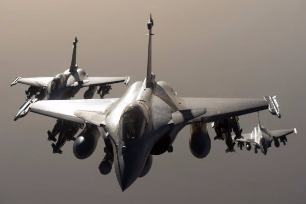 资料图片：法制“阵风”战机编队。（法国空军官网）