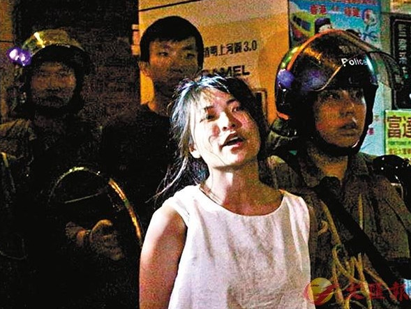  仇栩欣涉嫌袭警被捕（图源：香港《文汇报》）