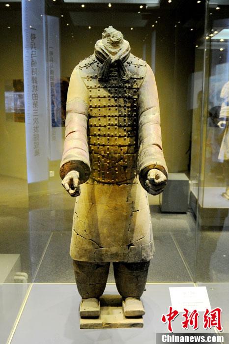 资料图:秦兵马俑一号陪葬坑出土的"御手俑"首次对外展出.