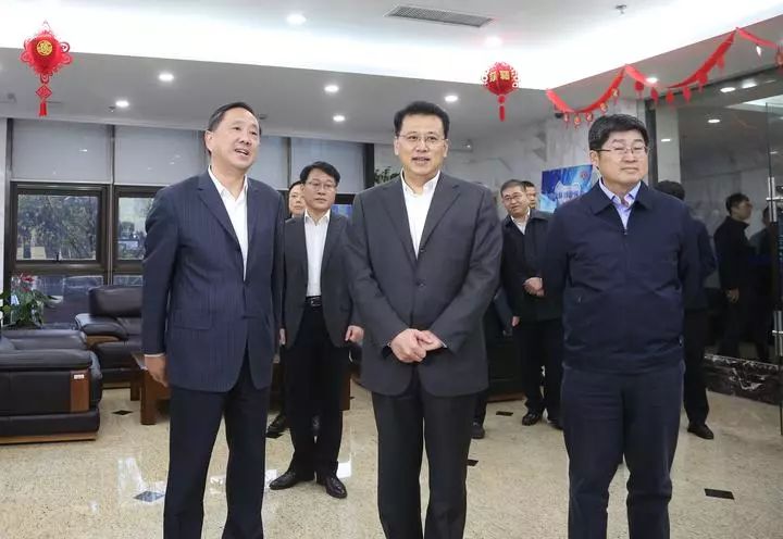 袁家军看望慰问部分金融单位年终决算一线职工