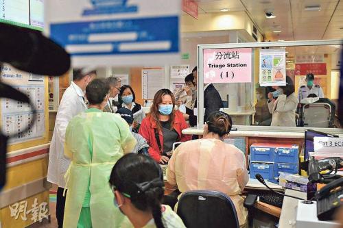  资料图：香港公立医院内科病房爆满。图片来源：香港《明报》赖俊杰 摄