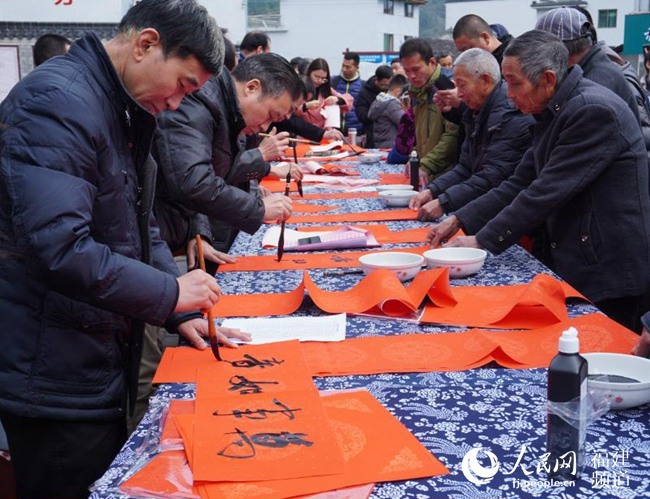 "文化进万家"新春百部电影进乡村主题放映活动在"扶贫第一村"启动
