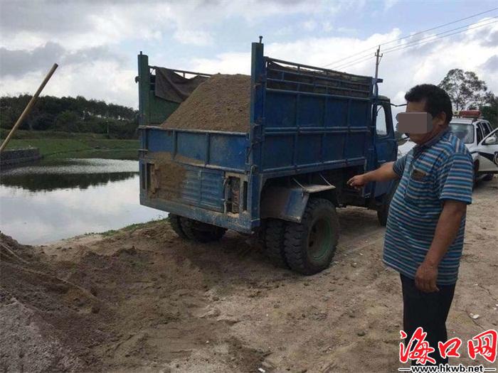 被查扣的运砂车辆.(美兰区委宣传部供图)