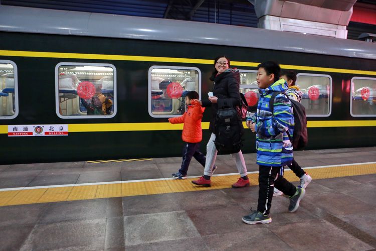 回家过年2020年春运首趟临客从北京站发车