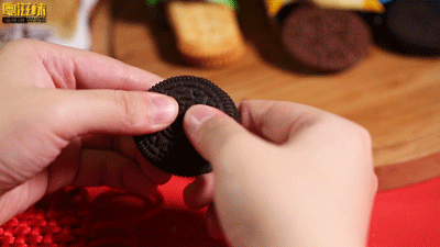 巧克力控必吃巧克力夹心饼干,更加送双重乳酪威化饼干,爱了爱了!
