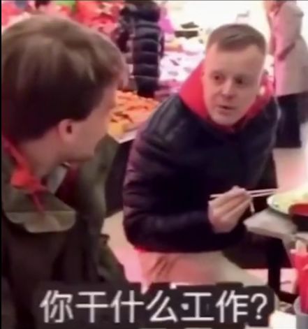 【关注】俩老外用中文唠嗑，逗笑全国！咦？这不是大连的那个谁吗？