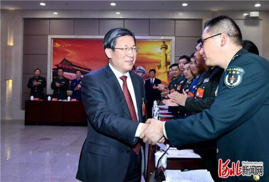 王东峰参加解放军代表团审议