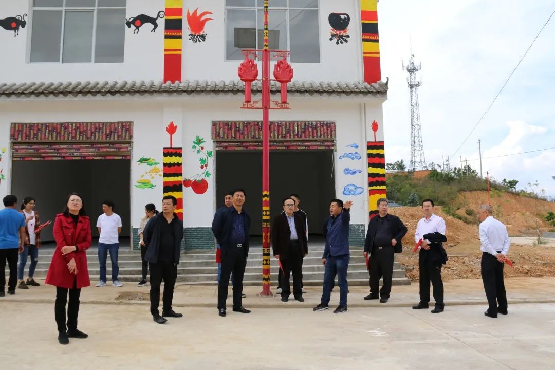 座谈会由南华县委书记李云升主持