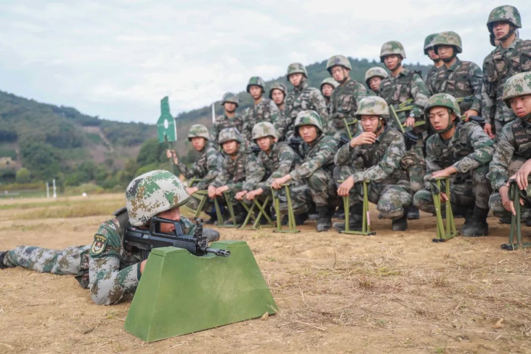 现在实弹射击海域