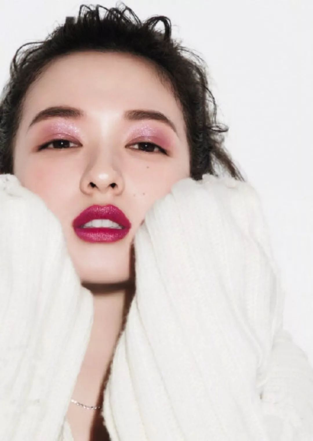 美人计 | 女明星们全年推广的纯色系妆容,真的很"懒"又显贵