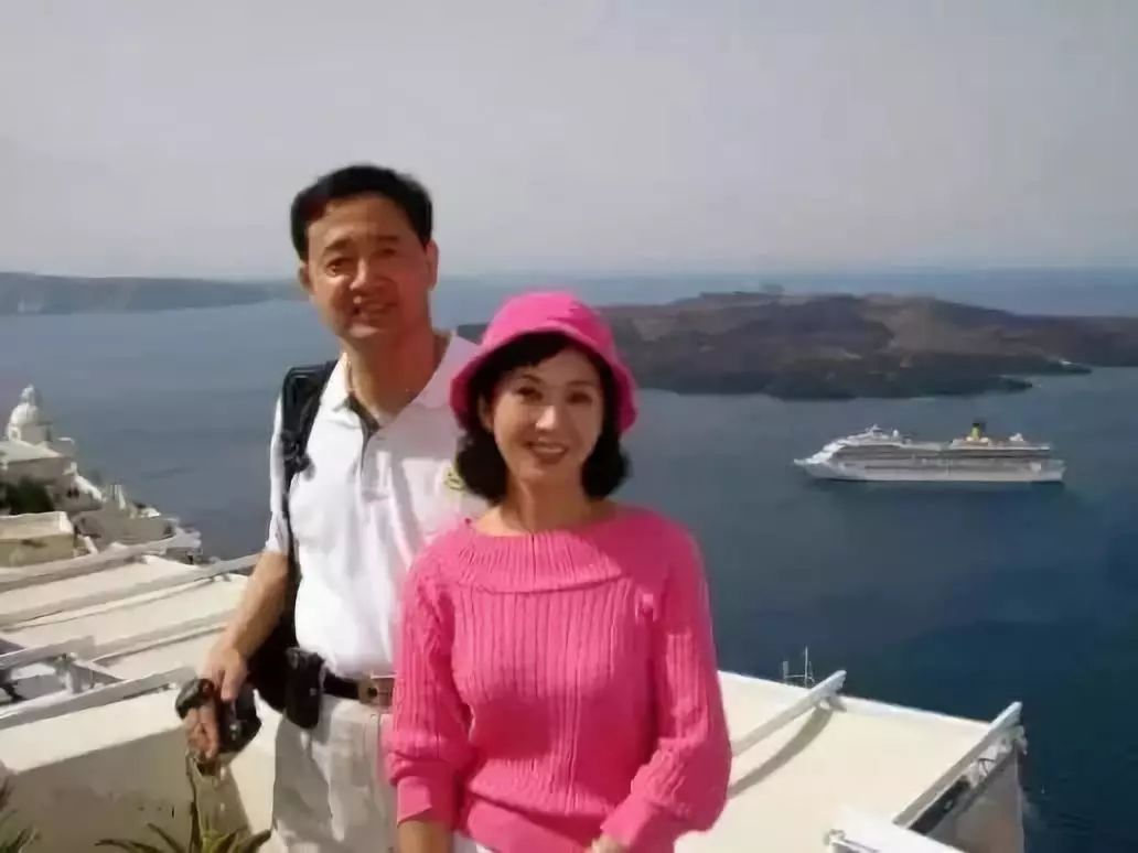 张迅对龚雪一往情深丝毫不为流言所影响对她是百般呵护照顾两人在美国