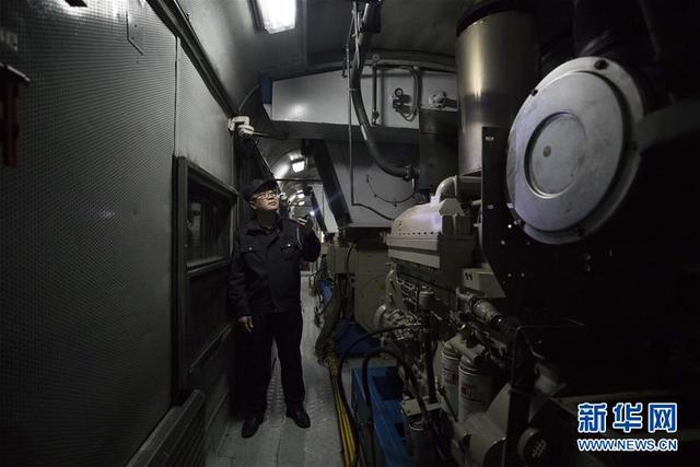 开往"中国北极"春运列车上的移动发电站