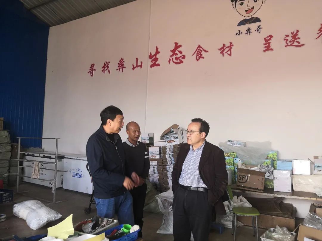 座谈会由南华县委书记李云升主持