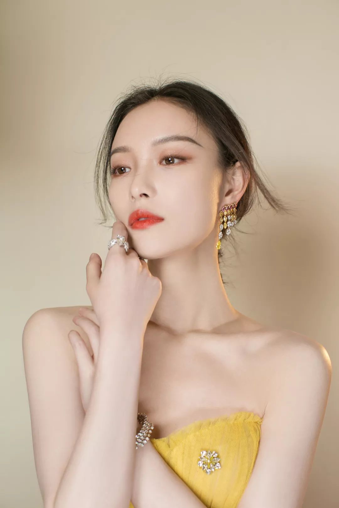 2019最美的12个女明星珠宝造型,学完年会穿搭稳赢了!