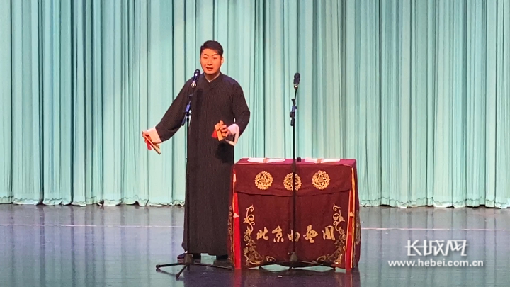 北京曲艺团京味儿相声在石家庄大剧院欢笑上演