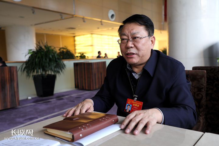河北省人大代表,沽源县委书记郭有和说,要走生态产业化,产业生态化