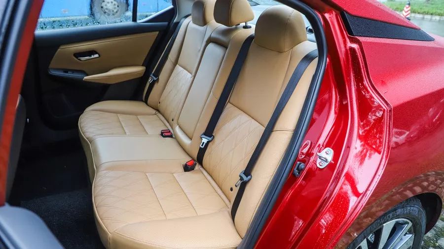 2019年家用轿车销量前两名 你怎么选？