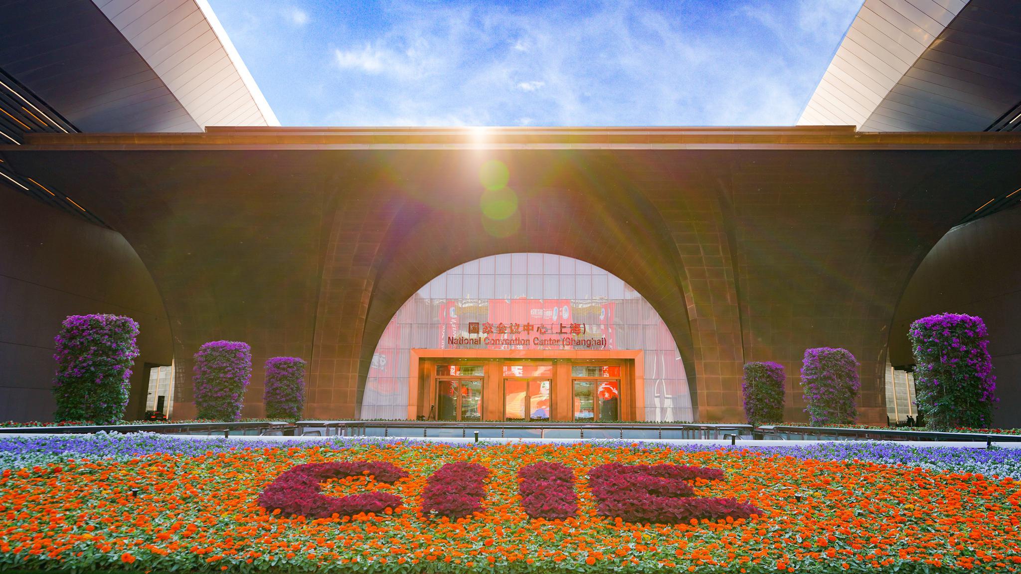 跟着癌症患者逛进博:你们关注创新,我们更在意何时落地