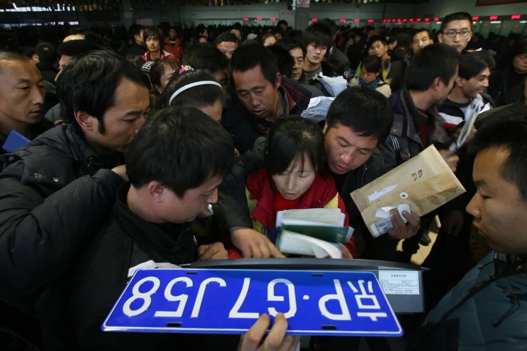 北京“结婚”过户车牌隐情：“男性”指标价13万 “女性”15万