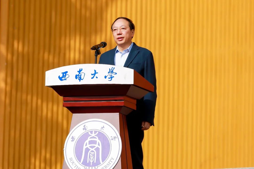 市政府副秘书长周青宣布活动启动