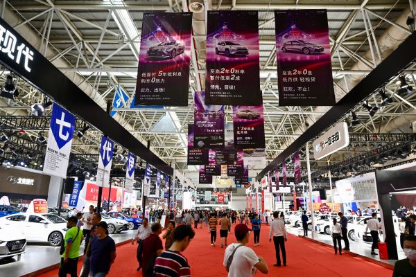 美媒：疫情后复苏势头强劲 中国汽车销量“四连增”