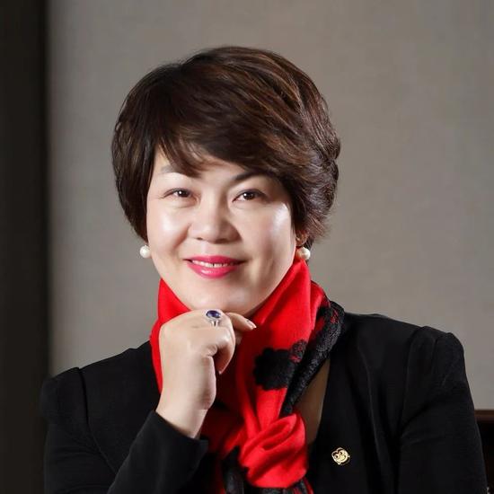 零食女王来伊份创始人靠3000元借款起家曾逃婚到上海