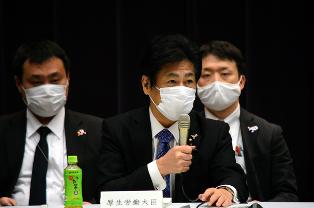 海外网|日本推出餐饮用口罩 政府喊话民众：吃饭时戴上(图)