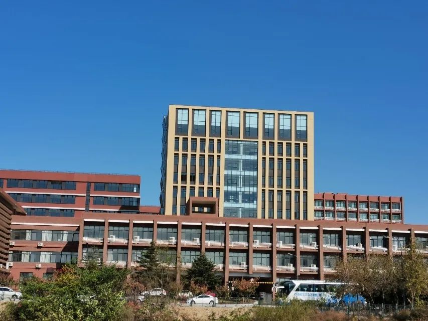 大字——青岛理工大学定位嘉陵江东路777号第一站青岛理工校门打卡快