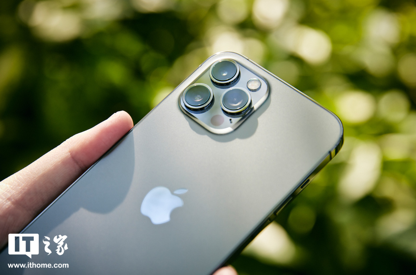 it之家开箱苹果iphone12minipromax图赏最大和最小的5giphone