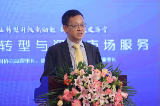 资道董事长魏其芳怡亚通集团副总裁兼综合商业平台总裁李程在论坛环节