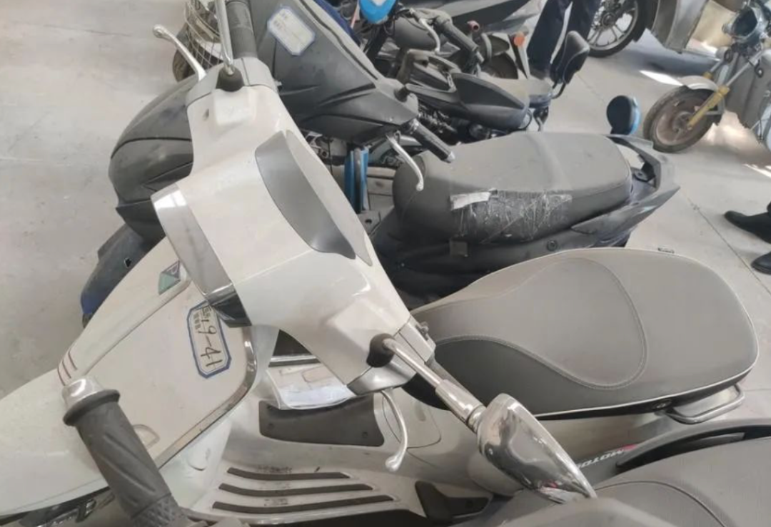 1286次出价 京a二手摩托车最终拍了303万 新浪新闻