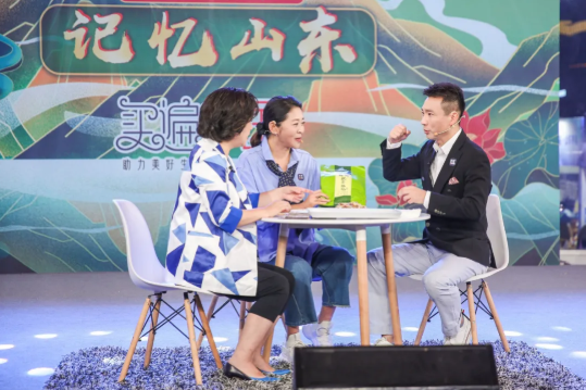 华春莹为总台这个活动连发7条推文 赵立坚转了5条 这是为什么?