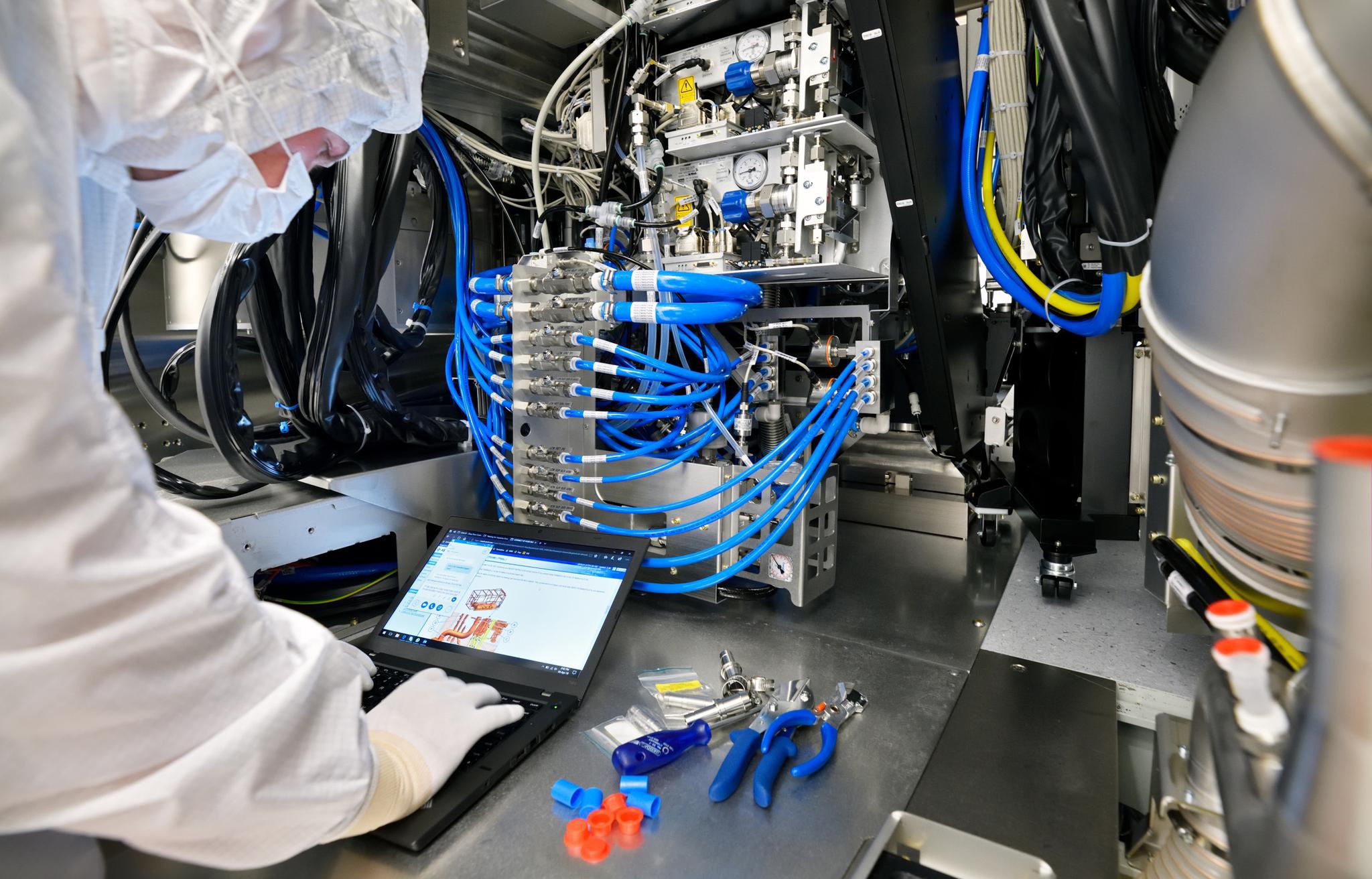 台积电大规模购买euv光刻机以提高产能保持业界领先地位