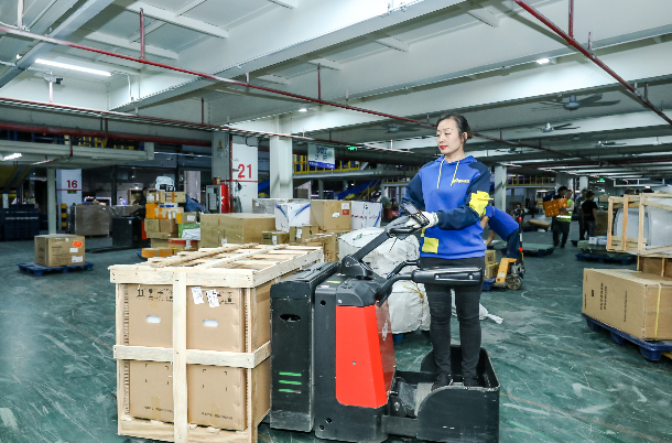 探访德邦快递石家庄大区护航河北家具市场迎战双11快递高峰