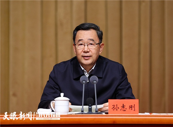 省委书记,省人大常委会主任孙志刚主持报告会并讲话
