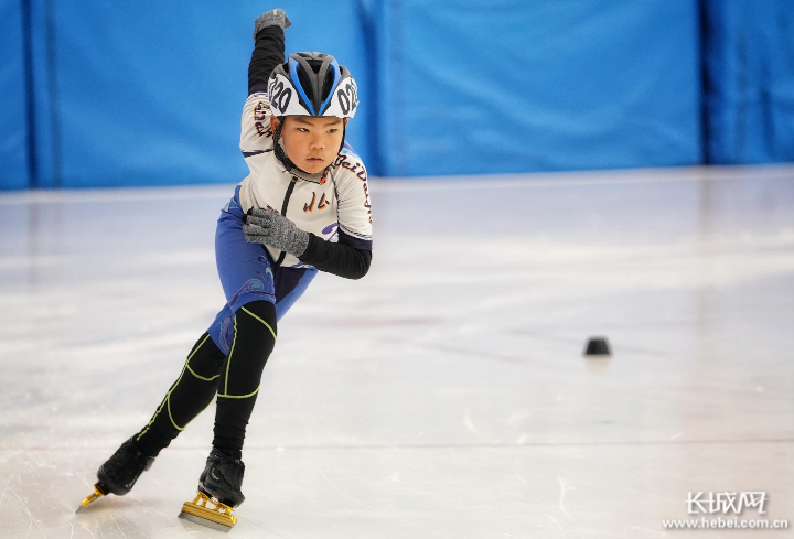 河北省冰雪联赛东部赛区速度滑冰比赛落幕秦皇岛独揽十冠