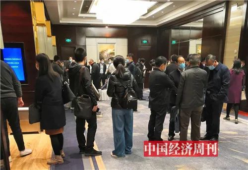 会议室外（到场债权人供图）