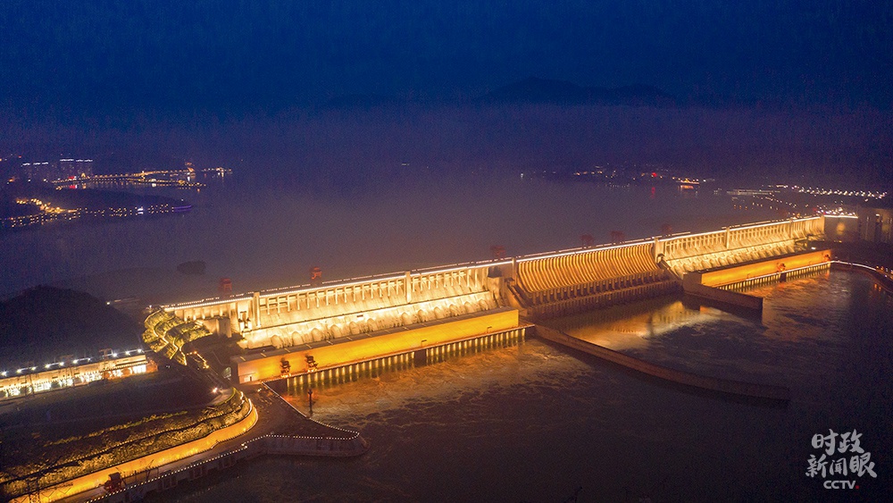 △11月初，“国之重器”三峡工程完成整体竣工验收。这是湖北宜昌的三峡大坝。